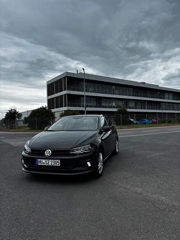 Grau Gebraucht 2018 VW Polo Comfortline Limousine | 10.600 € (Guter Preis) - Bild 1/4