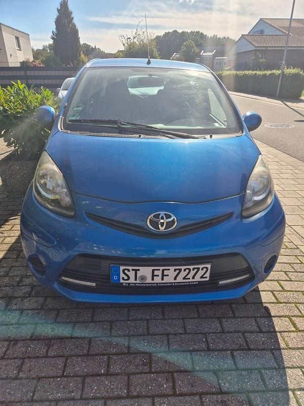 Blau Gebraucht 2014 Toyota Aygo Kleinwagen | 5.000 € (Guter Preis) - Bild 1/4