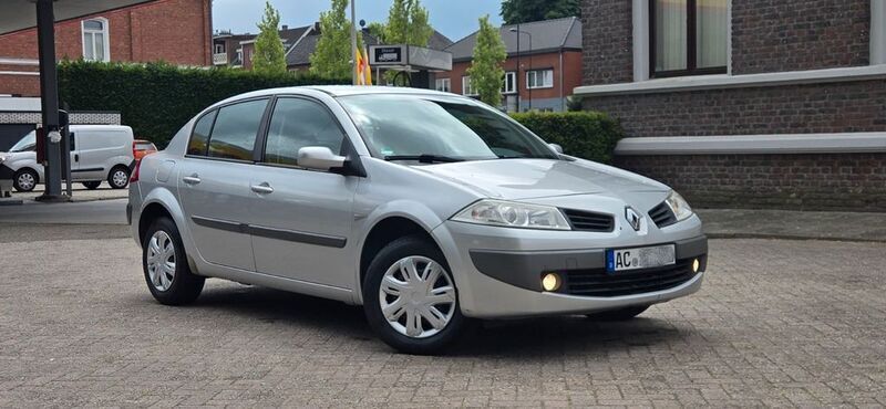 Silber Gebraucht 2007 Renault Mégane II Dynamique Limousine | 4.999 € (Etwas zu teuer) - Bild 1/4