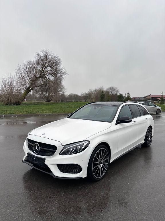 Weiß Gebraucht 2017 Mercedes C250 AMG line Limousine | 12.100 € (Teuer) - Bild 1/4