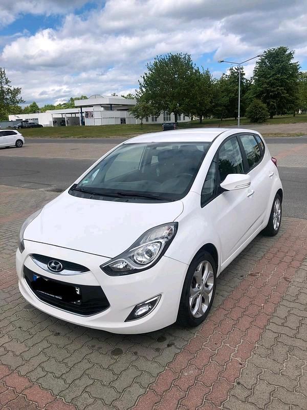 Gebraucht Hyundai ix20 116 PS (85 kW) 2012 Weiß Kleinwagen