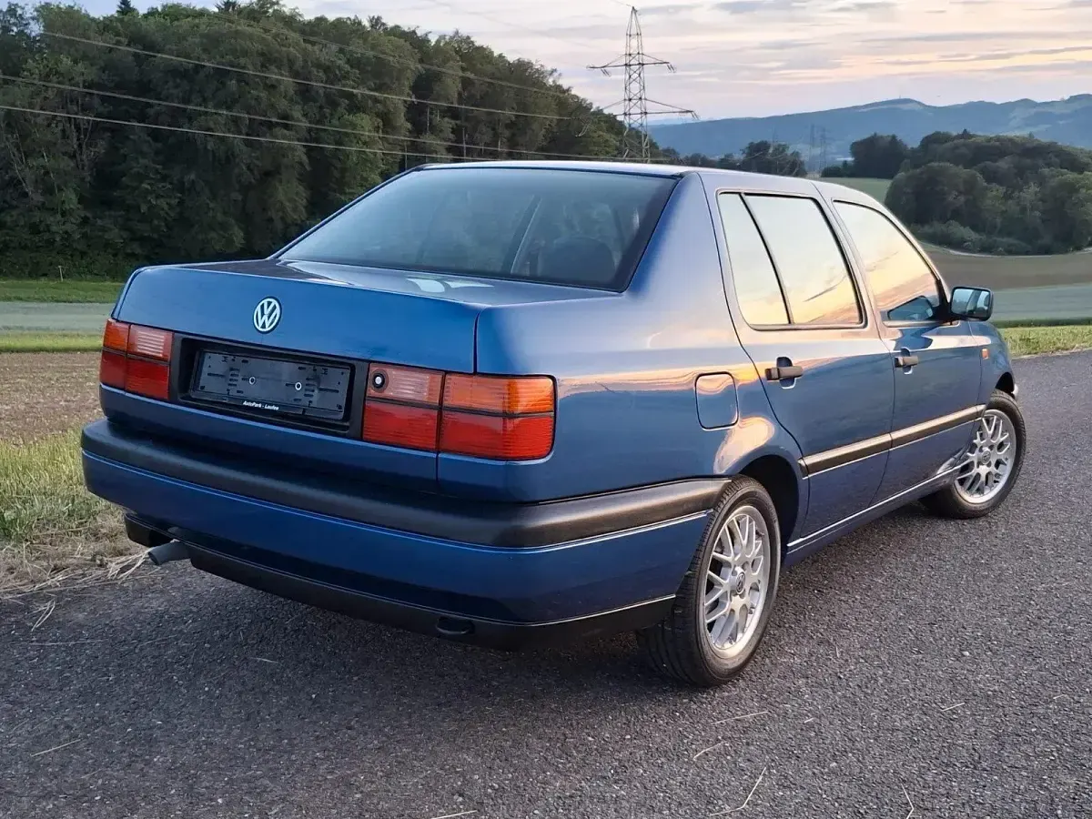 Gebraucht VW Vento 115 PS (84 kW) 1994 Blau Limousine