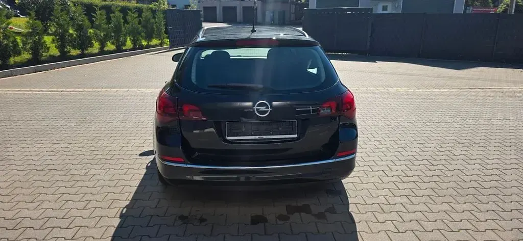 Gebraucht Opel Astra Active 120 PS (88 kW) 2013 Schwarz Limousine