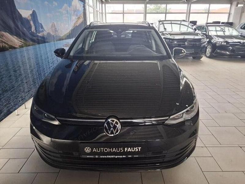 Gebraucht VW Golf VIII Life 131 PS (96 kW) 2023 Schwarz perleffekt Kombi