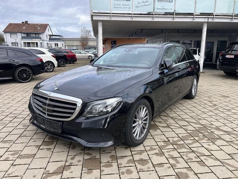 Schwarz Gebraucht 2019 Mercedes E220 Kombi | 20.900 € (Superpreis) - Bild 1/4