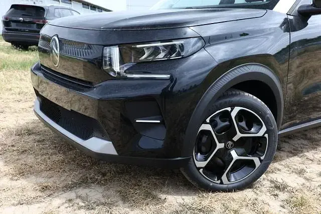 Neu Citroën C3 101 PS (74 kW) 2026 Perla nera schwarz metallic / da perla nera schwarz metallic / da SUV