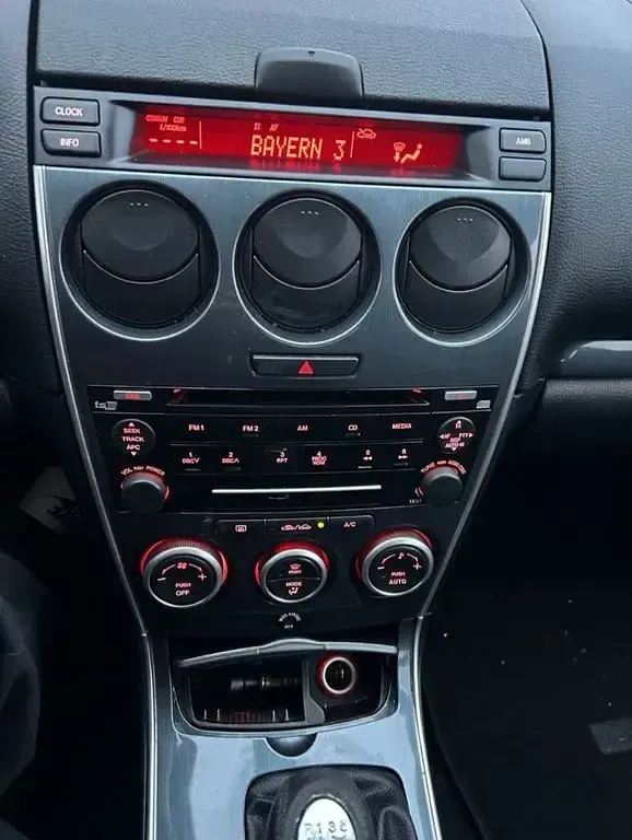 Używany Mazda 6 147 KM (108 kW) 2006 Srebrny Sedan/Limuzyna