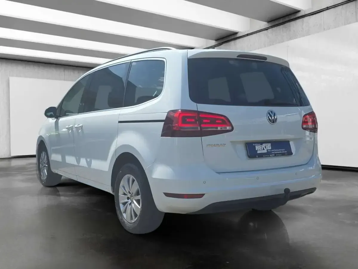 Gebraucht VW Sharan Comfortline 150 PS (110 kW) 2022 Pure white Van / Kleinbus
