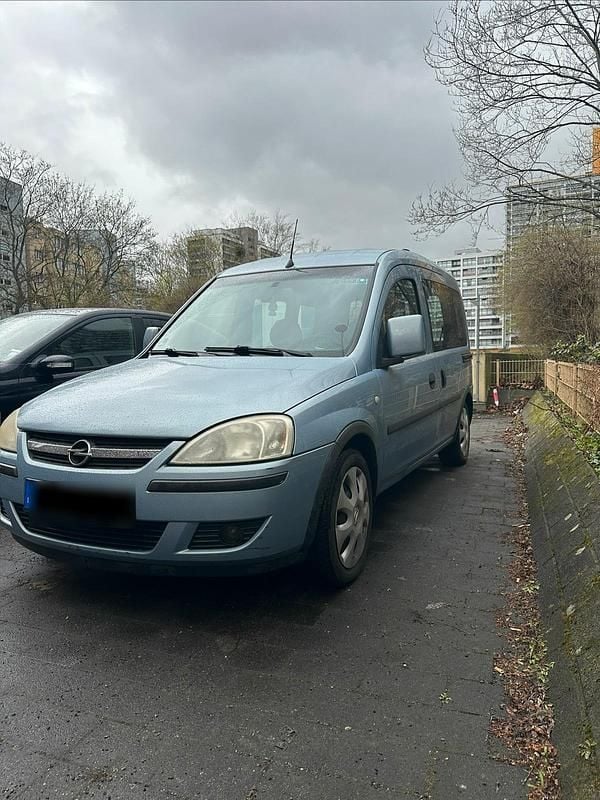 Second-hand Opel Combo 97 CP (71 kW) 2006 Albastru Monovolum