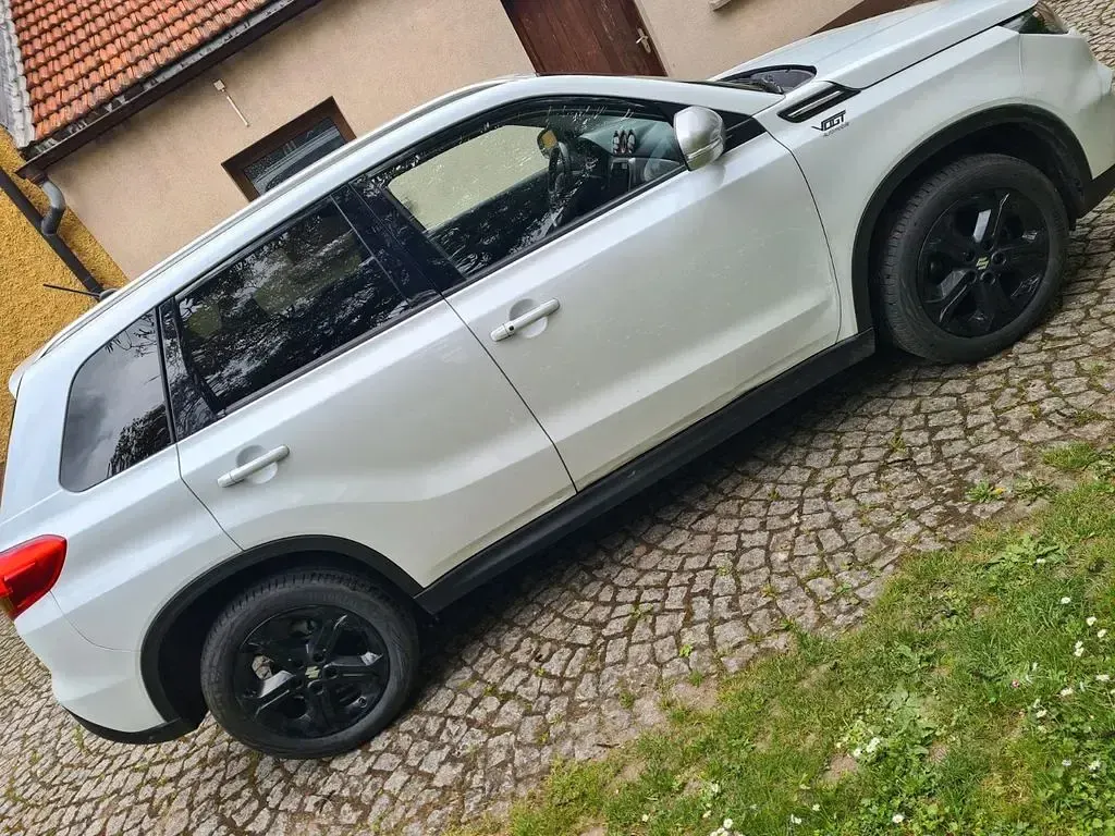 Gebraucht Suzuki Vitara 140 PS (102 kW) 2016 Weiß SUV