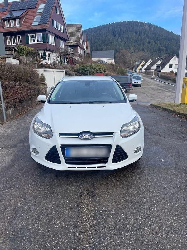 Weiß Gebraucht 2012 Ford Focus Titanium Kombi | 4.000 € (Superpreis) - Bild 1/4