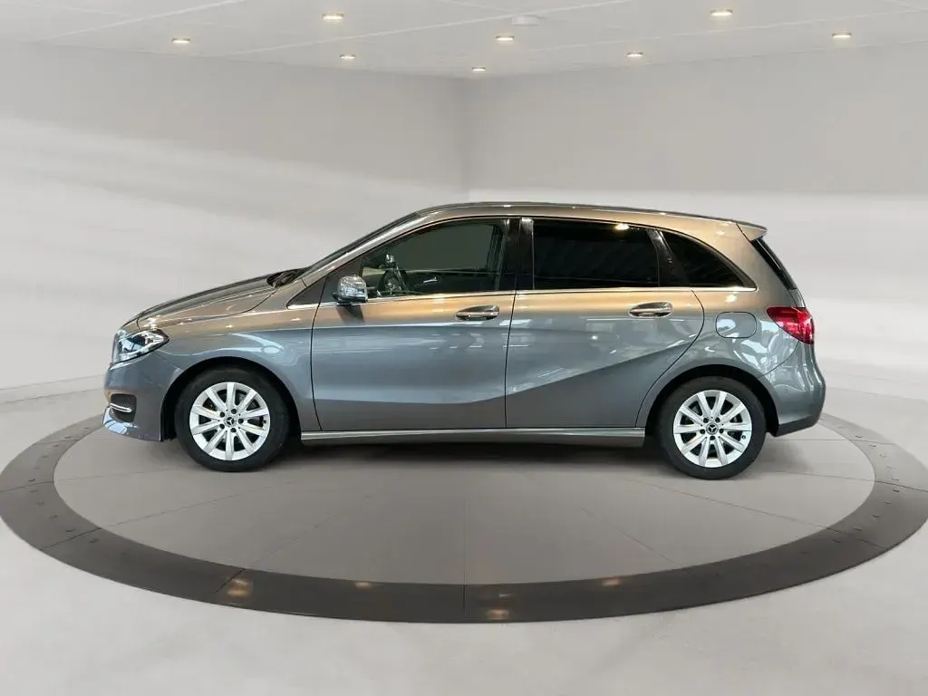 Gebraucht Mercedes B180 Style 122 PS (89 kW) 2018 Grau Kleinwagen