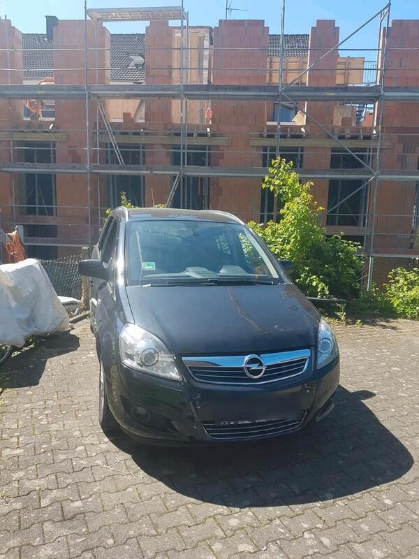 Schwarz Gebraucht 2014 Opel Zafira Van / Kleinbus | 4.400 € (Etwas zu teuer) - Bild 1/4