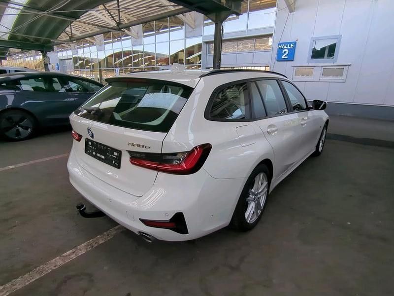 Gebraucht BMW 320e Advantage 204 PS (150 kW) 2021 Weiß Kombi