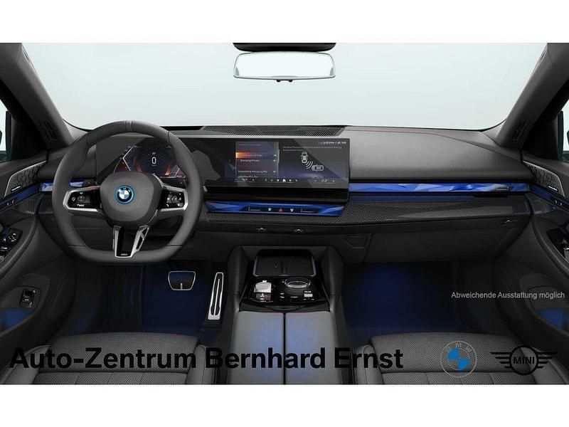 Neu BMW 550e M Sport 489 PS (359 kW) 2026 M carbonschwarz metallic Limousine