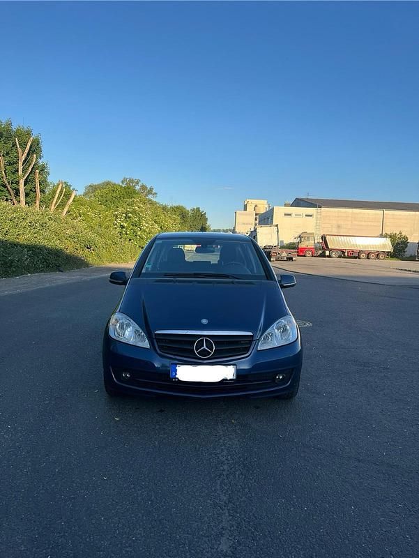 Blau Gebraucht 2011 Mercedes A160 Kleinwagen | 3.250 € (Guter Preis) - Bild 1/4