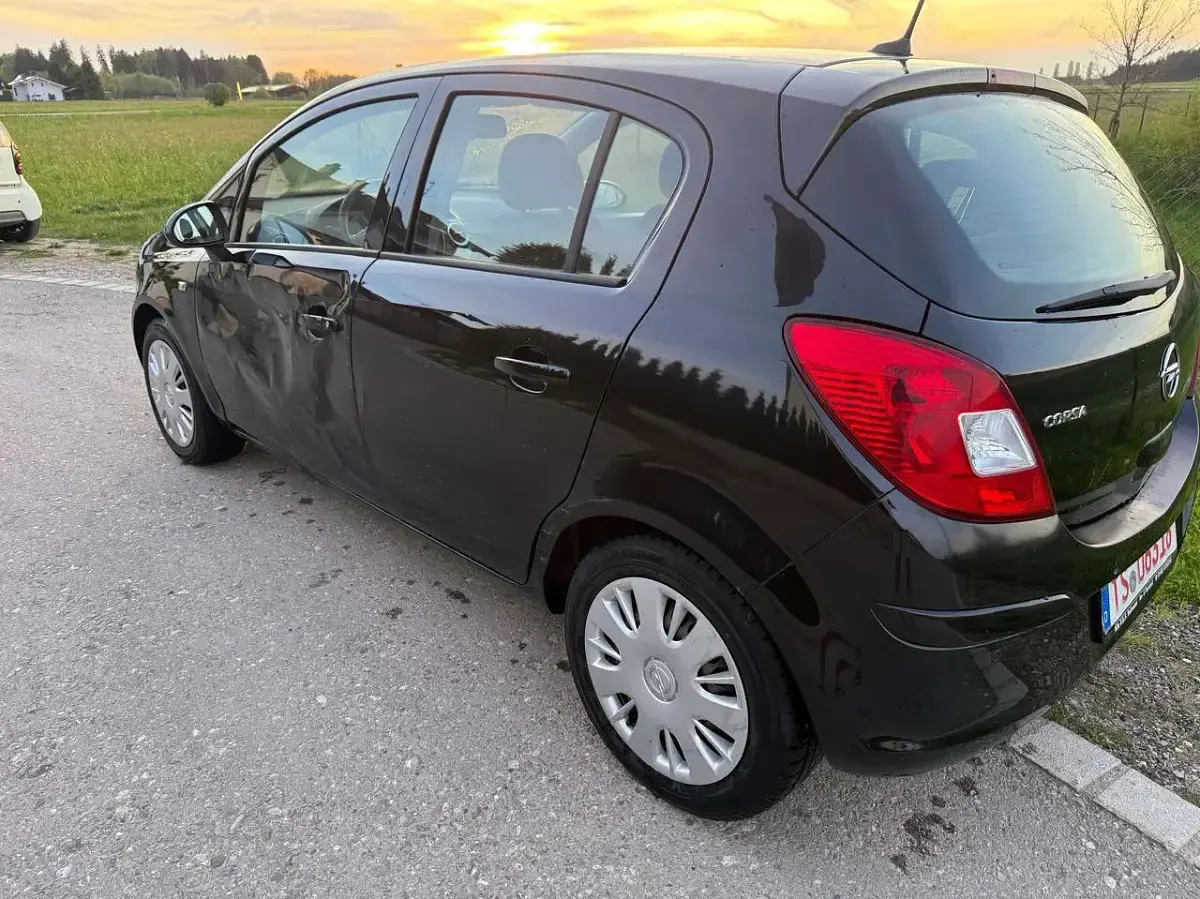 Gebraucht Opel Corsa Innovation 101 PS (74 kW) 2011 Saphirschwarz mineraleffekt Kleinwagen