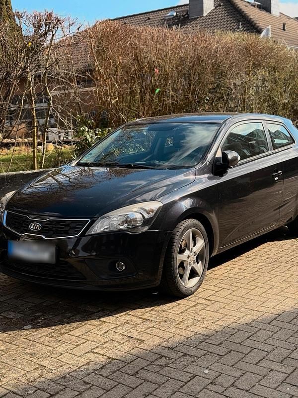 Gebraucht Kia ProCeed 135 PS (99 kW) 2011 Schwarz Kleinwagen