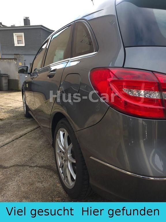 Gebraucht Mercedes B180 122 PS (89 kW) 2011 Grau Van / Kleinbus