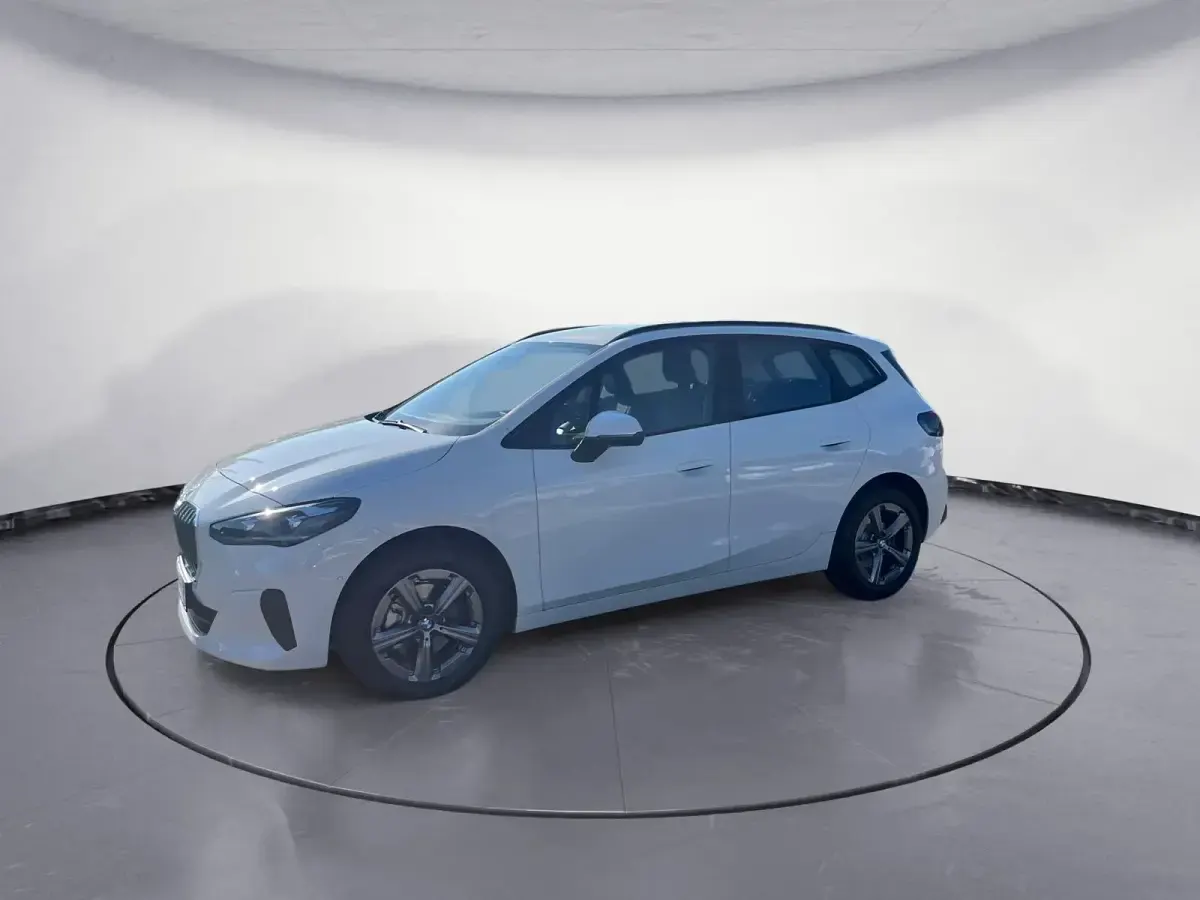 Gebraucht BMW 220 Active Tourer 170 PS (125 kW) 2025 Weiß Van / Kleinbus