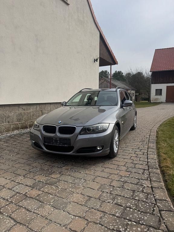Gebraucht BMW 318 143 PS (105 kW) 2009 Grau Kombi