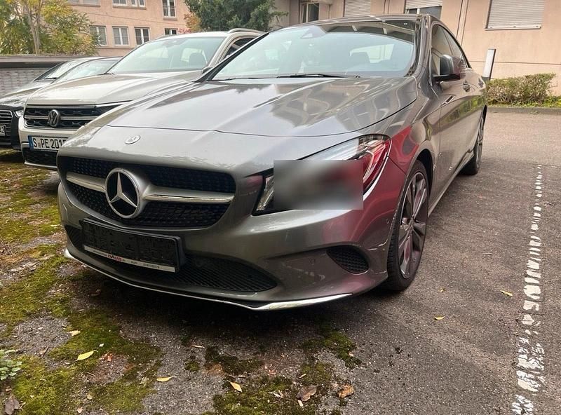 Grau Gebraucht 2018 Mercedes CLA180 Limousine | 14.000 € (Superpreis) - Bild 1/4