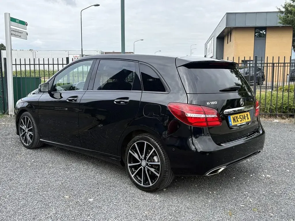 Gebraucht Mercedes B180 Edition 122 PS (89 kW) 2017 Schwarz Kleinwagen