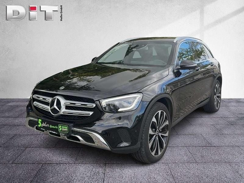 Obsidianschwarz Gebraucht 2020 Mercedes GLC300 SUV | 39.730 € (Guter Preis) - Bild 1/4