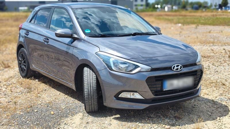 Grau Gebraucht 2017 Hyundai i20 Active Kleinwagen | 8.300 € (Guter Preis) - Bild 1/4