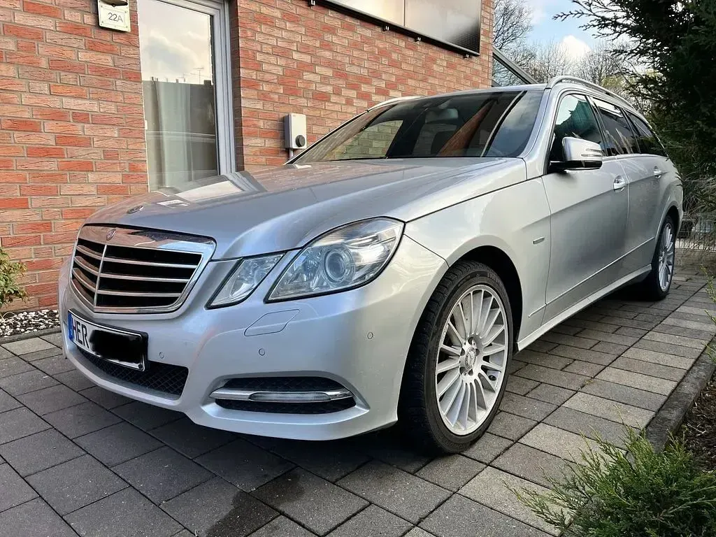 Gebraucht Mercedes E220 Avantgarde 170 PS (125 kW) 2012 Silber Limousine