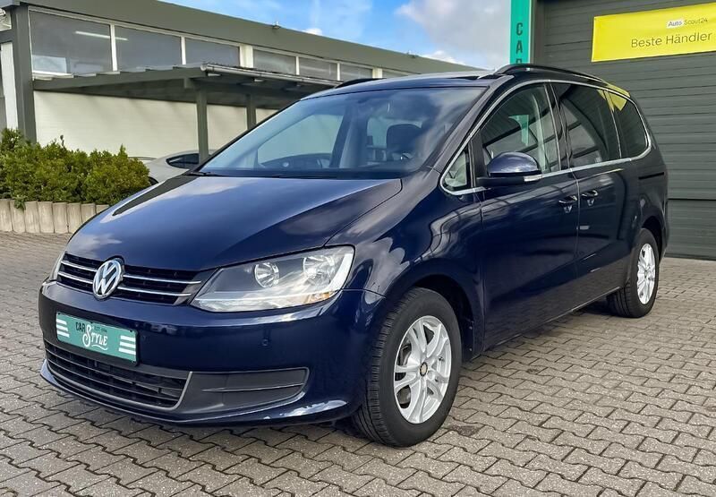 Blau metallic Gebraucht 2016 VW Sharan Comfortline Van / Kleinbus | 23.660 € (Etwas zu teuer) - Bild 1/4