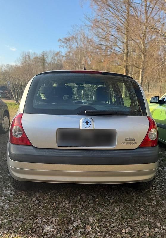 Gebraucht Renault Clio II 75 PS (55 kW) 2005 Silber Kleinwagen