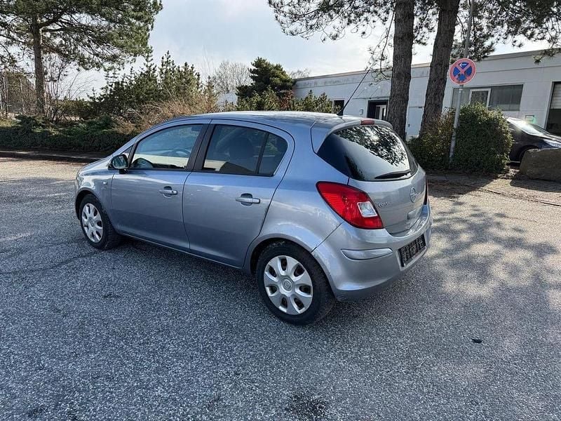 Gebraucht Opel Corsa Edition 86 PS (63 kW) 2010 Silber Kleinwagen