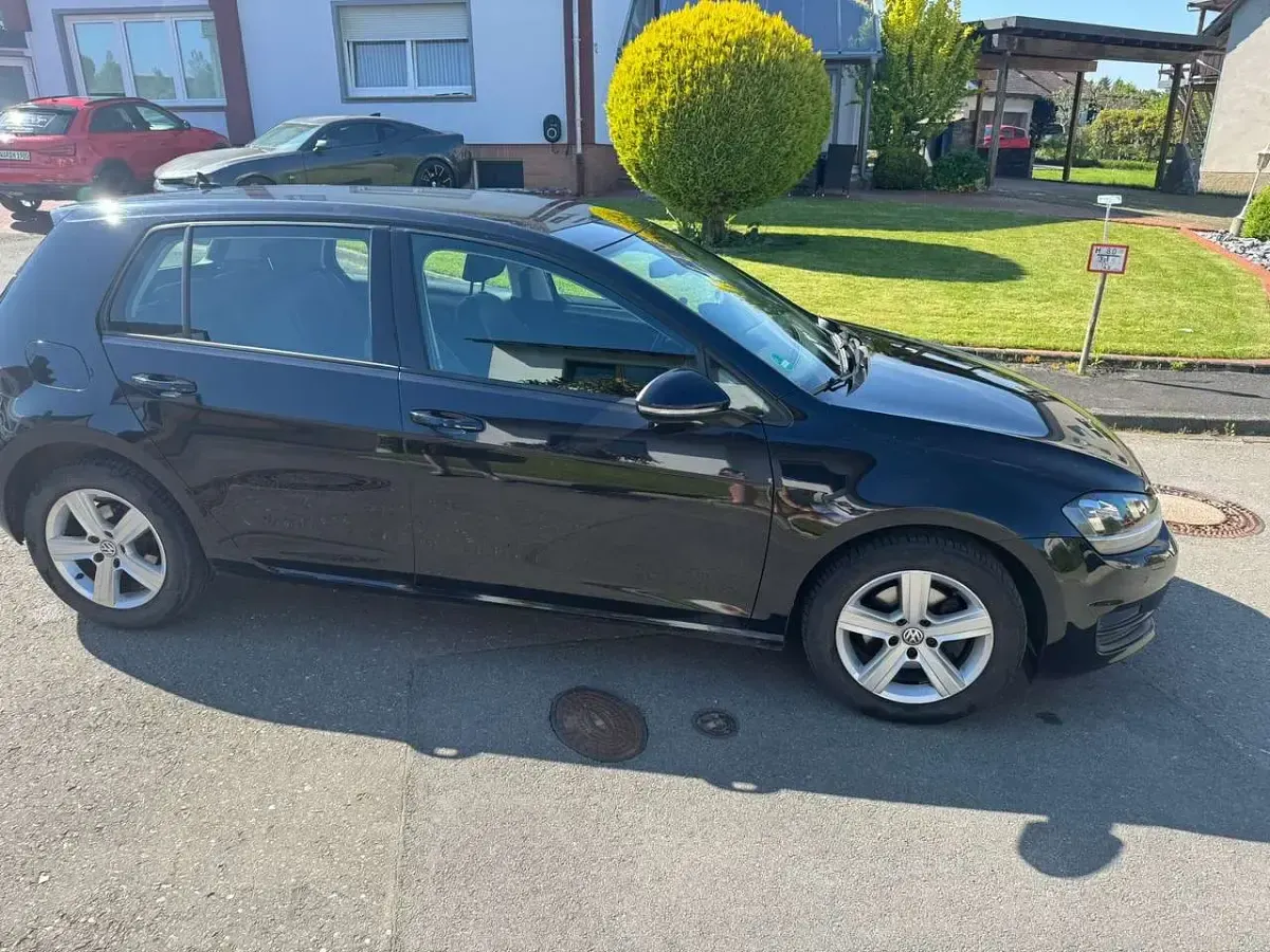 Gebraucht VW Golf VII Comfortline 110 PS (80 kW) 2017 Schwarz Kleinwagen