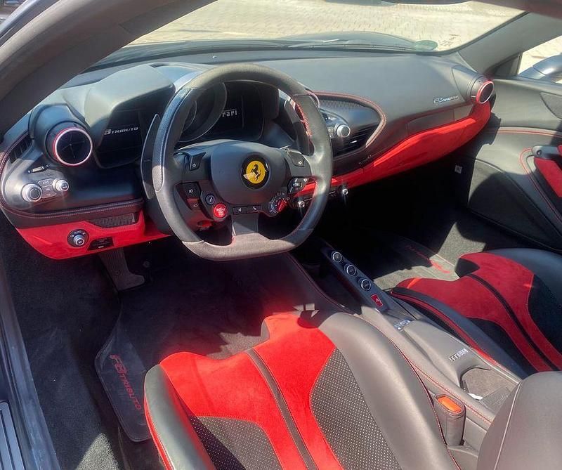 Second-hand Ferrari F8 721 CP (530 kW) 2022 Negru Coupe