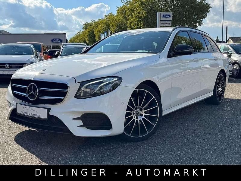 Polarweiss Gebraucht 2019 Mercedes E220 AMG line Kombi | 19.630 € (Superpreis) - Bild 1/4