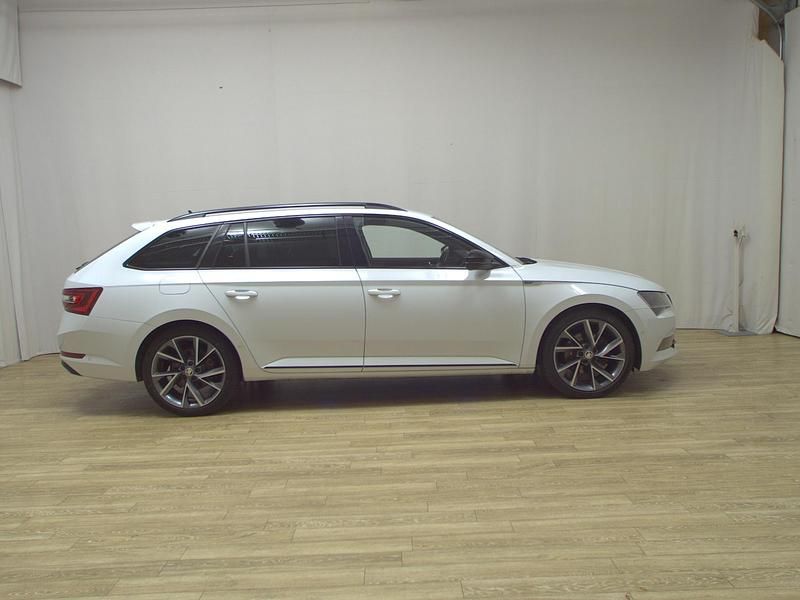Weiss Gebraucht 2019 Skoda Superb SportLine Kombi | 20.480 € (Superpreis) - Bild 1/4
