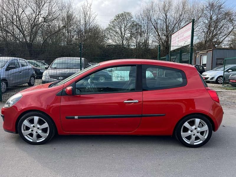 Gebraucht Renault Clio II 101 PS (74 kW) 2007 Rot Limousine