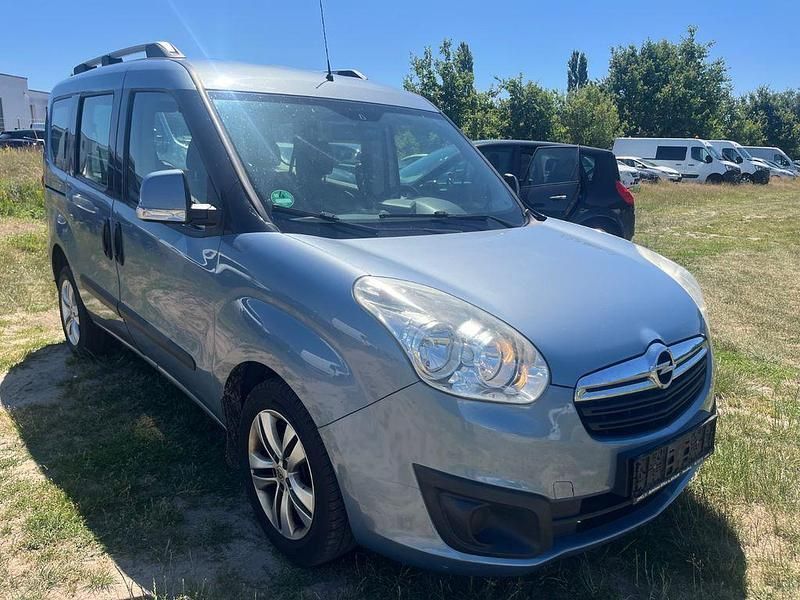 Blau Gebraucht 2012 Opel Combo Edition Van / Kleinbus | 3.999 € (Guter Preis) - Bild 1/4