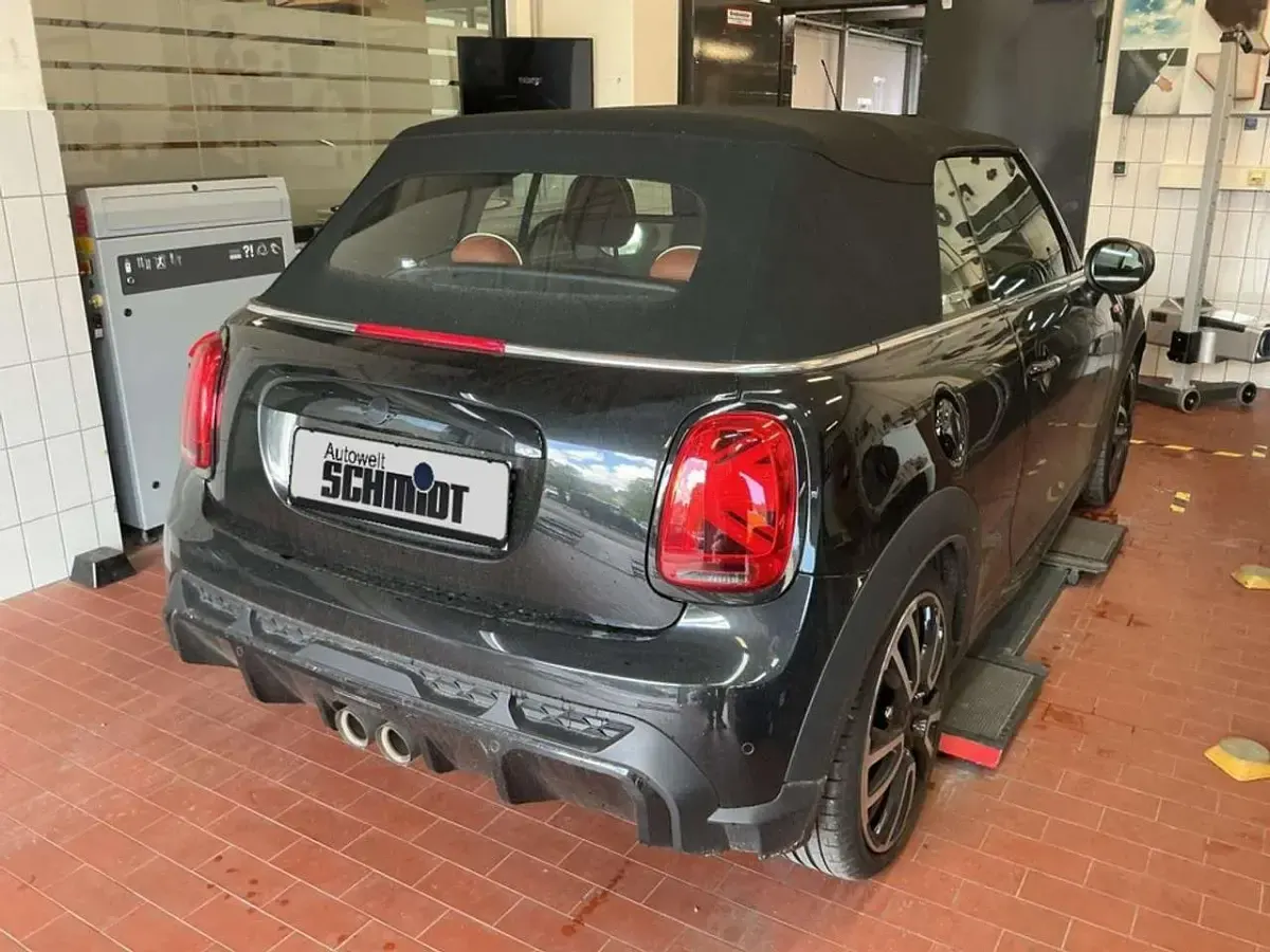 Gebraucht Mini John Cooper Works Cabriolet 231 PS (169 kW) 2023 Midnight black metallic Cabrio