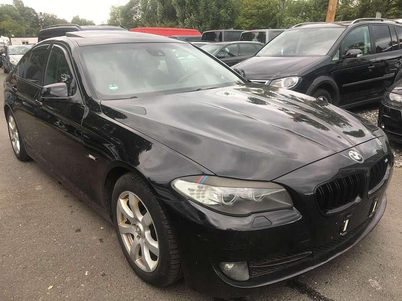 Schwarz 2 Gebraucht 2011 BMW 530 Limousine | 6.900 € (Superpreis) - Bild 1/4