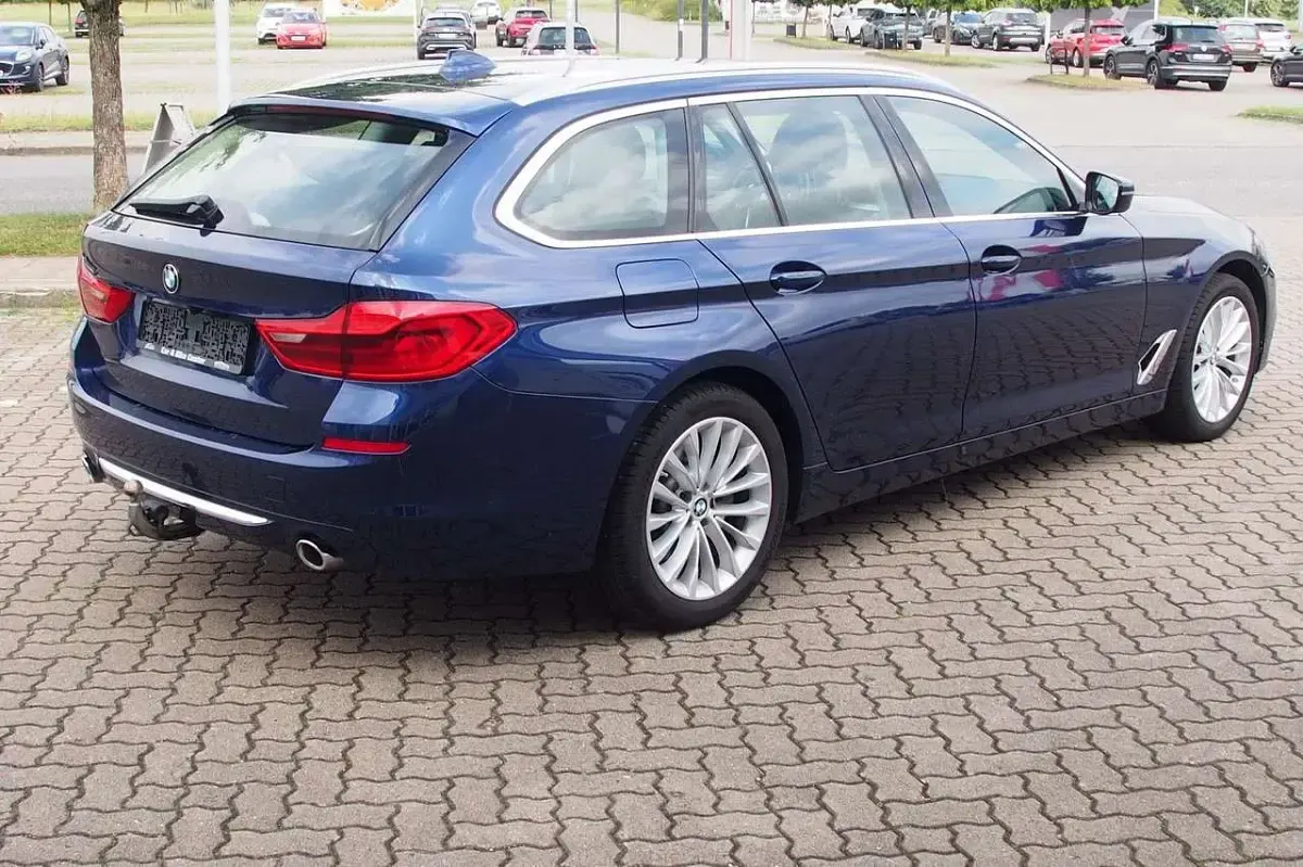 Gebraucht BMW 520 Luxury Line 190 PS (139 kW) 2019 Blau Kombi