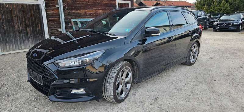 Iridiumschwarz metallic Gebraucht 2017 Ford Focus ST Kombi | 9.901 € (Guter Preis) - Bild 1/4