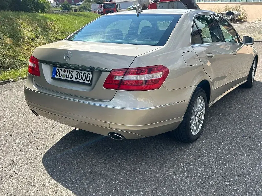 Gebraucht Mercedes E350 Elegance 231 PS (169 kW) 2009 Beige Limousine