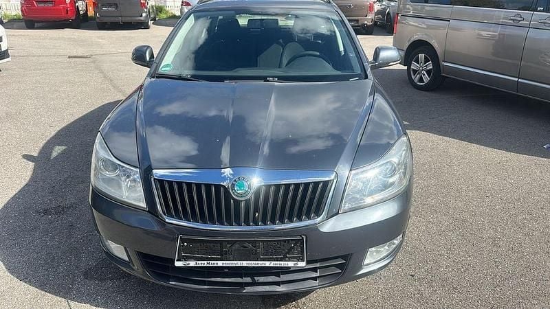 Grau Gebraucht 2012 Skoda Octavia Ambition Kombi | 3.300 € (Superpreis) - Bild 1/4