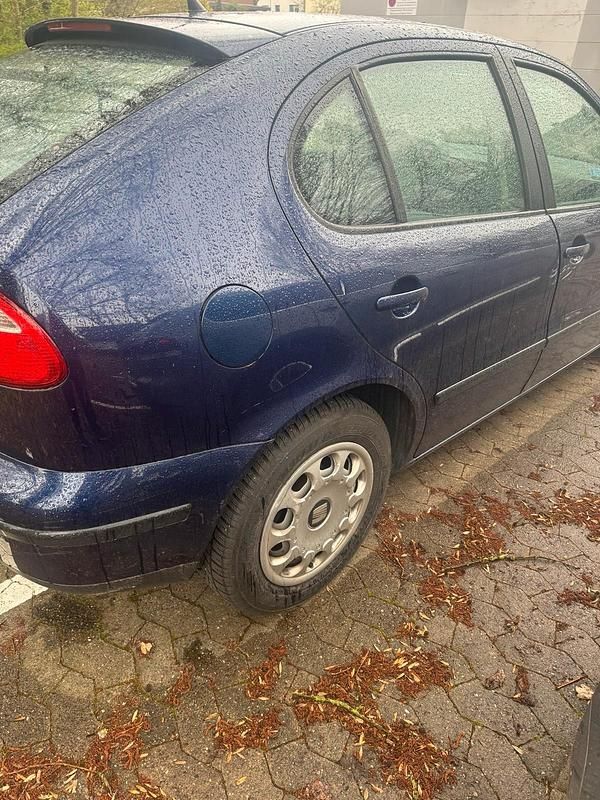 Second-hand Seat Leon 105 CP (77 kW) 2001 Albastru Hatchback