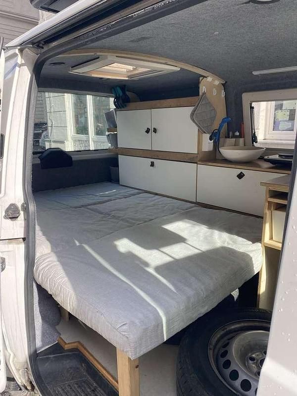 Second-hand VW T5 102 CP (75 kW) 2014 Alb Van