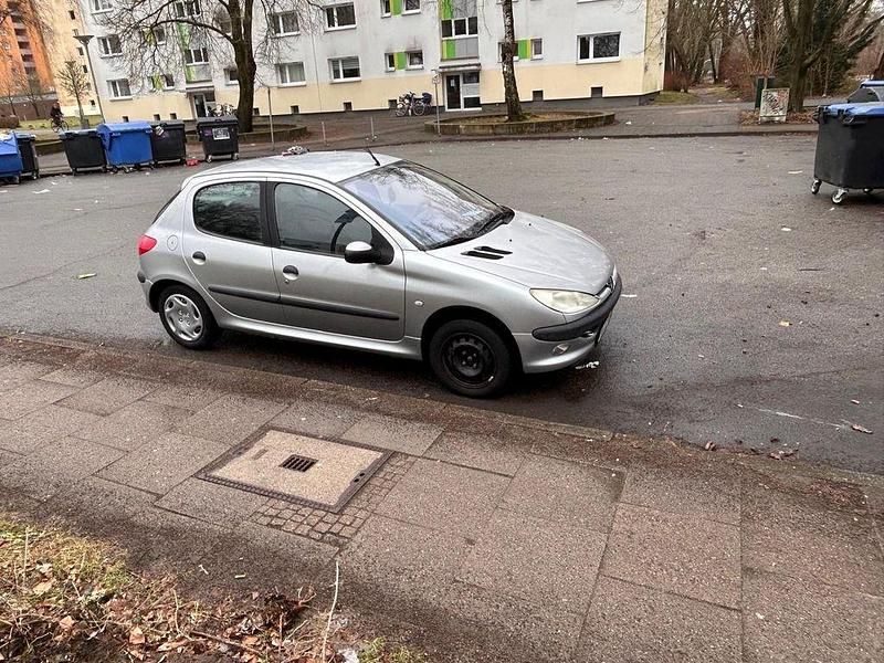 Gebraucht Peugeot 206 Premium 75 PS (55 kW) 2002 Grau Limousine