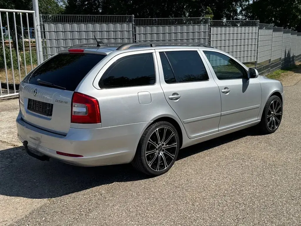 Gebraucht Skoda Octavia Ambiente 160 PS (117 kW) 2011 Silber Kombi