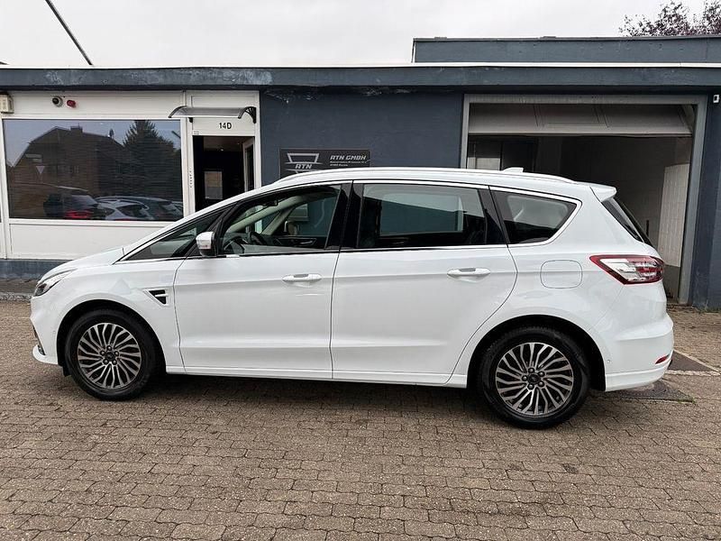 Gebraucht Ford S-MAX Titanium 190 PS (139 kW) 2022 Weiß Van / Kleinbus